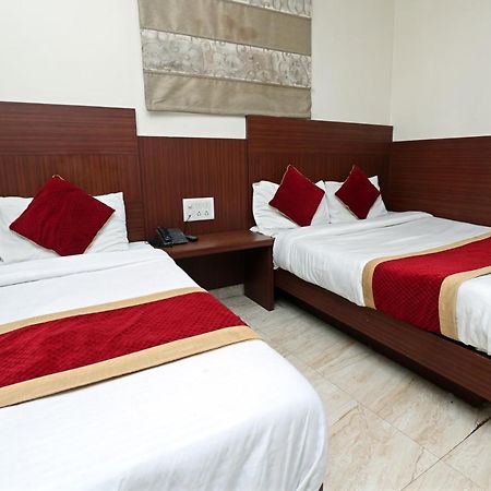 Hotel Toto International Dx Нью-Дели Экстерьер фото
