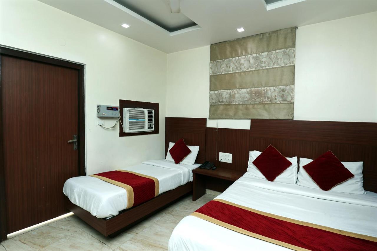 Hotel Toto International Dx Нью-Дели Экстерьер фото
