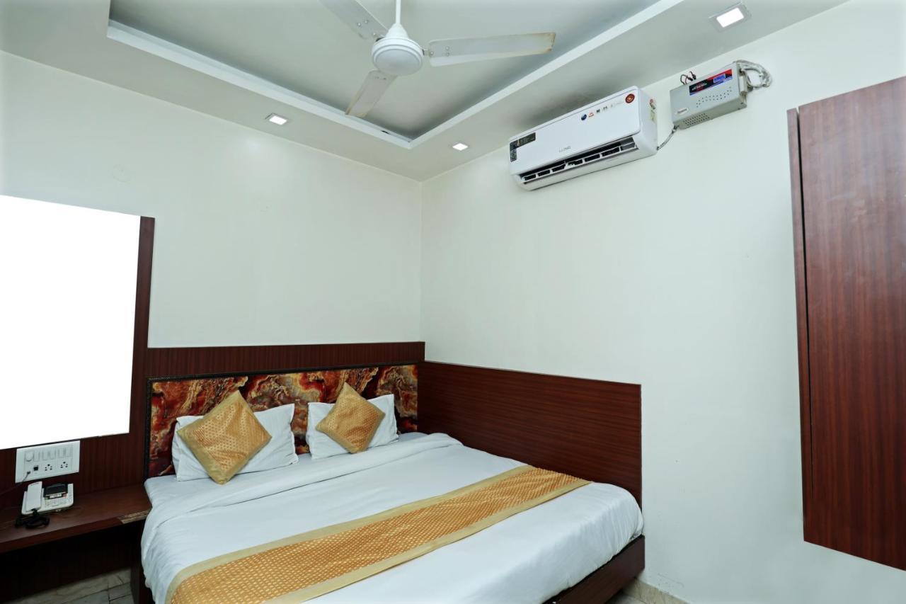 Hotel Toto International Dx Нью-Дели Экстерьер фото