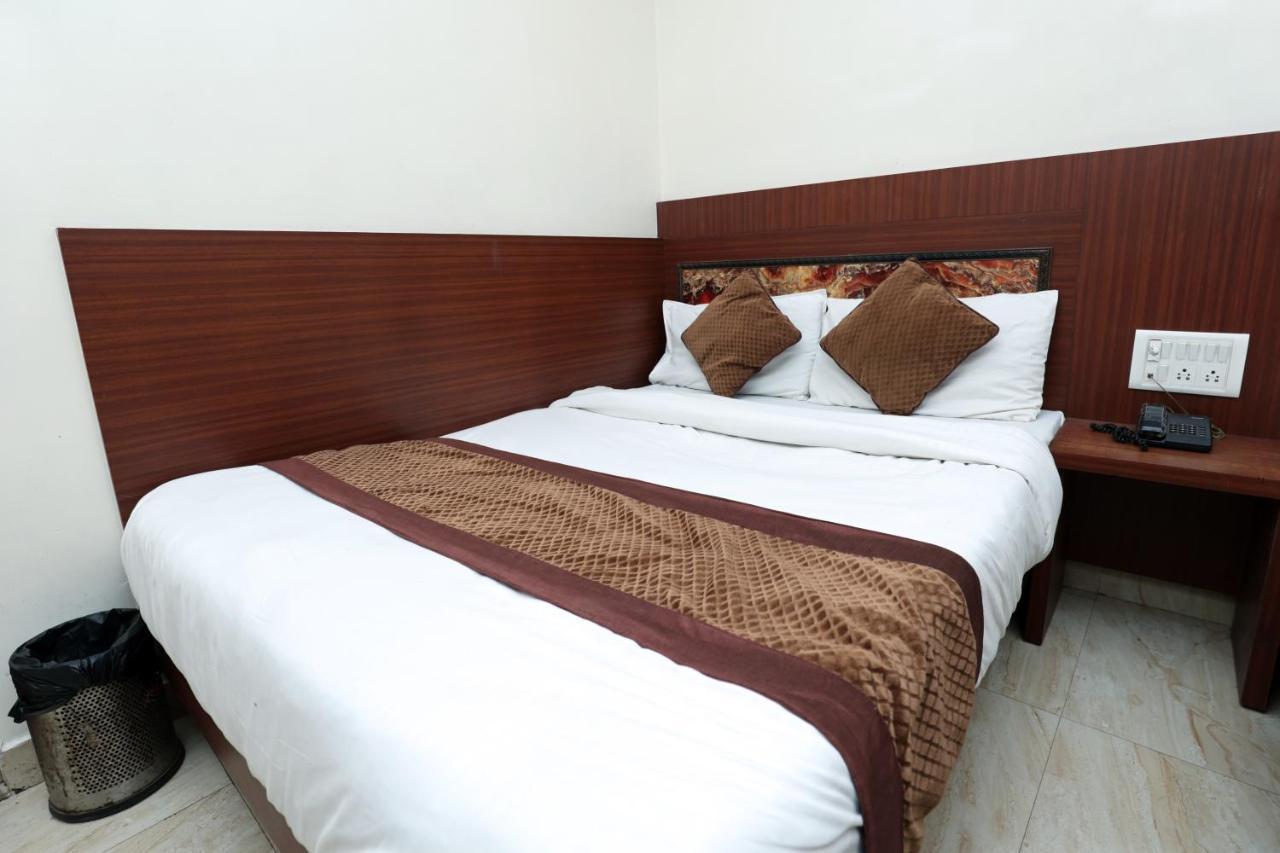 Hotel Toto International Dx Нью-Дели Экстерьер фото