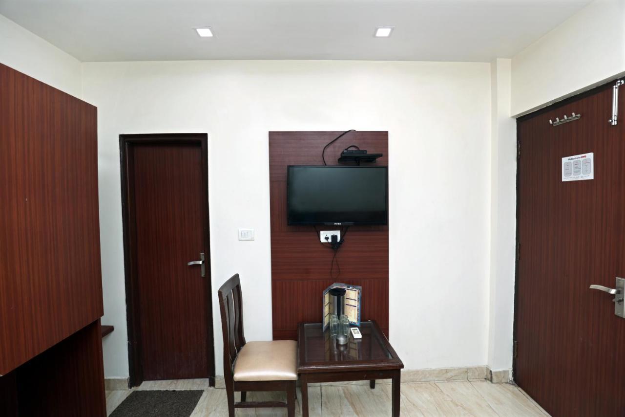 Hotel Toto International Dx Нью-Дели Экстерьер фото